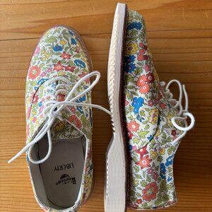 Dr. Martens x Liberty London Briar size 6, 5 eye shoe, flowers